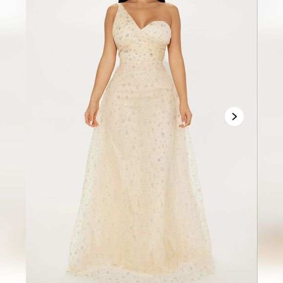 Elegant Cream Evening Gown - Picture 1 of 3